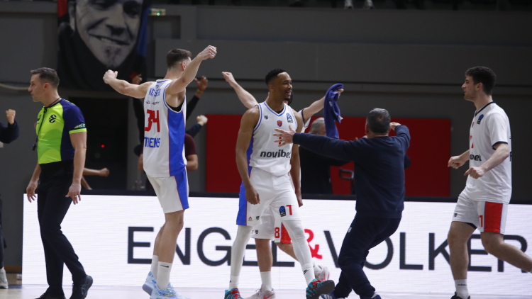 Πανιώνιος - Λόντον Λάιονς 79-78: Πήραν το θρίλερ με καθοριστικό Λιούις οι «κυανέρυθροι», βίντεο 