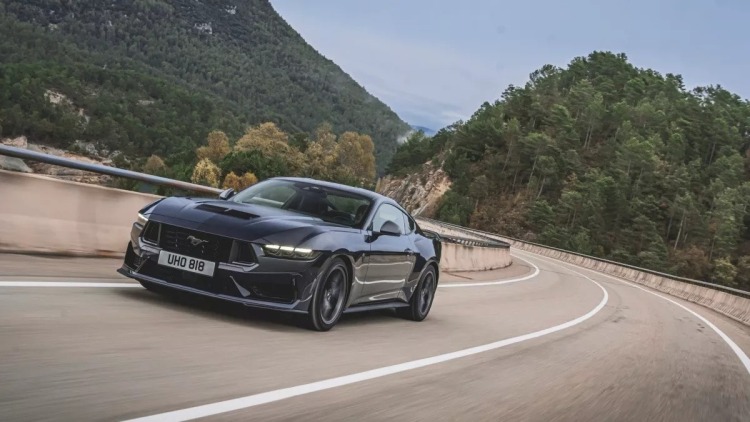 H Roush «γυμνάζει» τις Mustang GT και Dark Horse