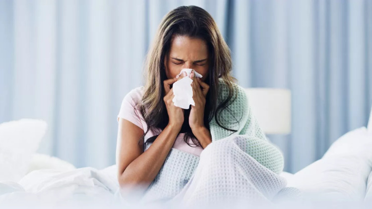 Γιατί κάποιοι «πέφτουν» στο κρεβάτι με ένα απλό κρυολόγημα και άλλοι το περνούν ελαφρά
