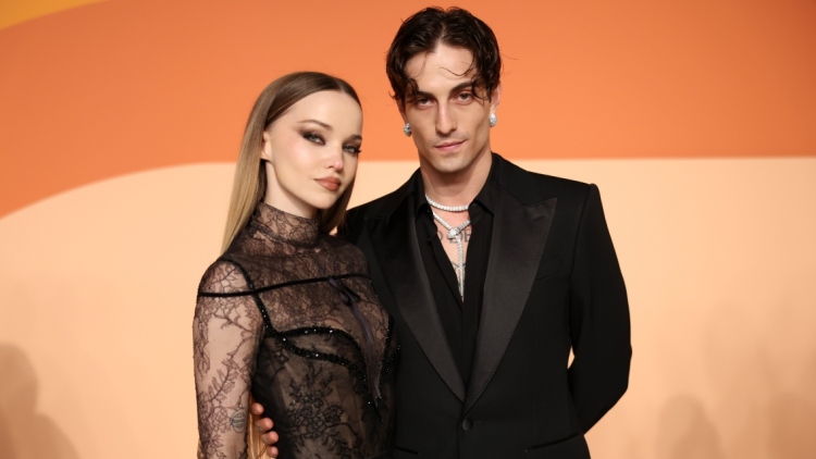 Η Ντοβ Κάμερον αποκάλυψε πώς της έκανε πρόταση γάμου ο Νταμιάνο Νταβίντ: Ο εγκέφαλός μου «έσπασε» στα δύο, έκλαιγα τόσο πολύ