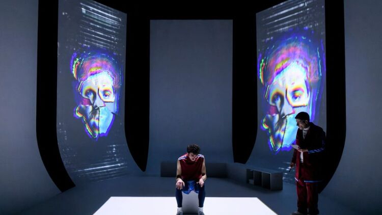 «Έχεις πέντε λεπτά»: Μια παράσταση για τους εφιάλτες των εφήβων στο Εθνικό Θέατρο