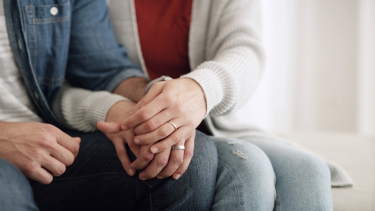 Το σεξ δεν είναι «συζυγικό καθήκον»: Πώς οι  Γάλλοι με νομοσχέδιο βάζουν φρένο στους βιασμούς εντός γάμου 