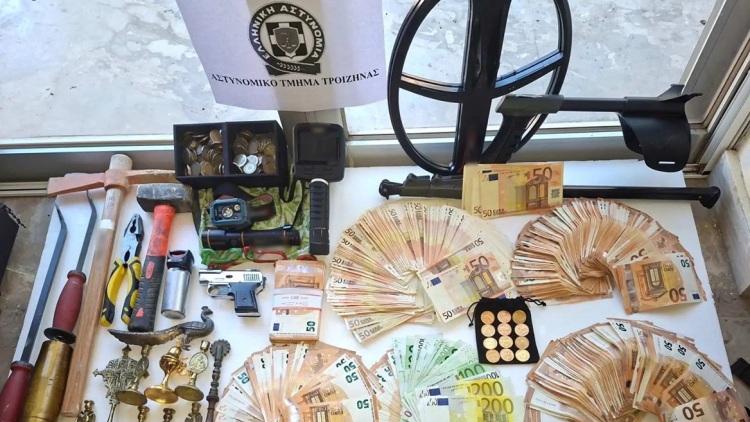 Συλλήψεις για διαρρήξεις και παράνομες έρευνες με ανιχνευτή μετάλλων για αρχαία στην Τροιζήνα