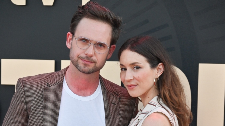 Ο Πάτρικ Τζ. Άνταμς και η Τρόιαν Μπελισάριο υποδέχτηκαν το τρίτο τους παιδί