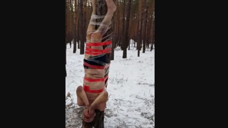 Ρώσοι αξιωματικοί εδεσαν ανάποδα σε δέντρα στρατιώτες που κατηγόρησαν για ανυπακοή, τους έδωσαν να φάνε και χιόνι