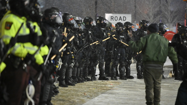 ΗΠΑ: Νέο κυβερνητικό shutdown στον ορίζοντα, μετά τα επεισόδια με τους πράκτορες της ICE και τους δύο νεκρούς στη Μινεάπολη