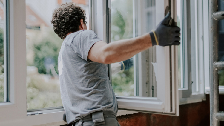 Έρχεται νέο «Ανακαινίζω» από τον Μάιο: Ποια ακίνητα μπαίνουν, τι πληρώνεται και ποιες δεσμεύσεις αναλαμβάνουν οι ιδιοκτήτες