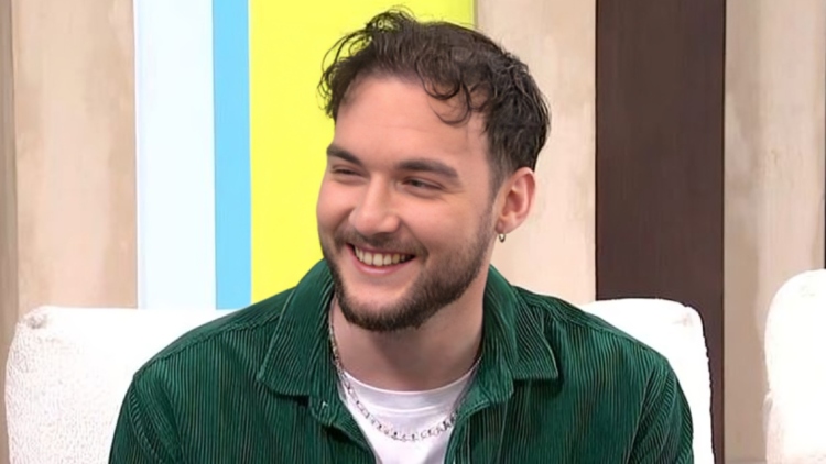 Leroybroughtflowers για τον ελληνικό τελικό της Eurovision: Το τραγούδι μου μιλάει για το σαμποτάζ που κάνουμε στον εαυτό μας