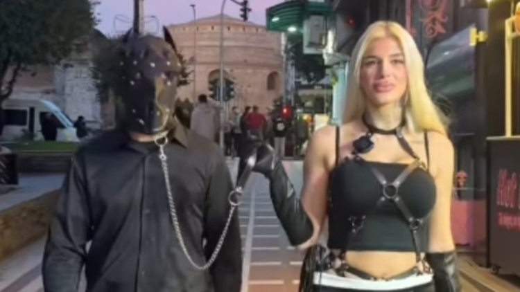 Θεσσαλονίκη: Μοντέλο του Only Fans βγάζει τον σύντροφό της βόλτα με λουρί και μάσκα σε παραλία και Ναυαρίνου, δείτε βίντεο