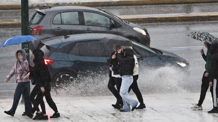 Έντονη κακοκαιρία από το απόγευμα του Σαββάτου μέχρι την Δευτέρα με έντονες καταιγίδες, μέχρι και χιόνια σύμφωνα με τον Μαρουσάκη