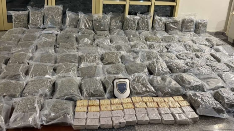 Πάτρα: Ναρκωτικά 900.000 ευρώ βρέθηκαν σε φορτηγό στο Ρίο - Συνελήφθη ο οδηγός και ένας 45χρονος στους Αμπελόκηπους που είχε αποθήκη για διακίνηση