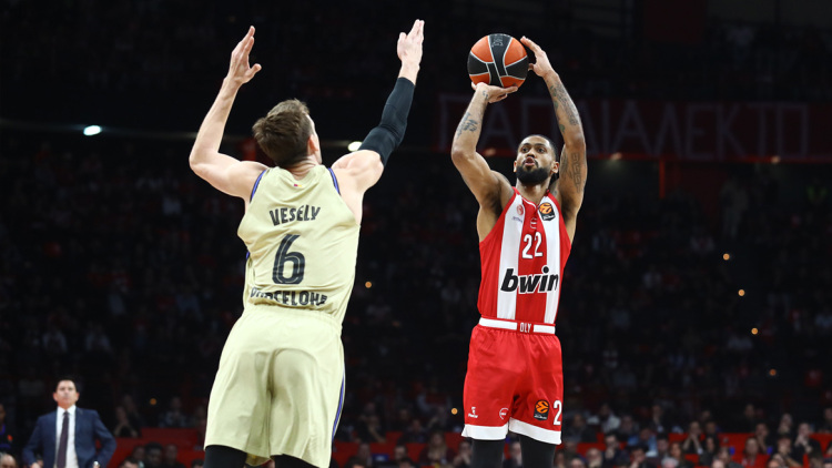 Ολυμπιακός - Μπαρτσελόνα  25-10 (Α' περίοδος):  Φοβερό ξεκίνημα για τους Πειραιώτες, Live 