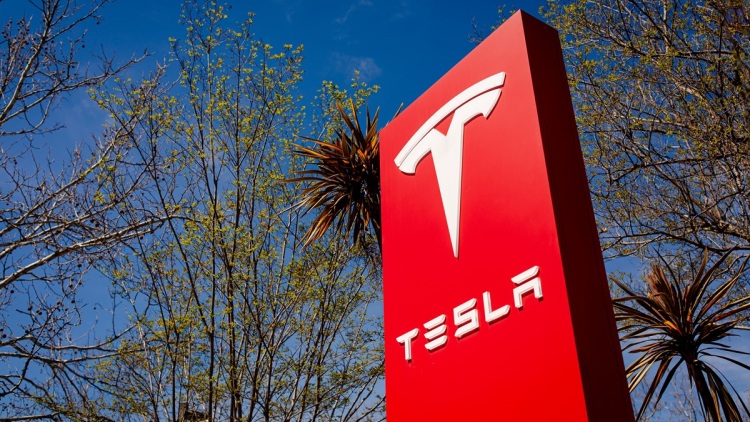 Στροφή από την Tesla: Τέλος τα Model S και X,  επενδύει 2 δισ. δολάρια στην τεχνητή νοημοσύνη