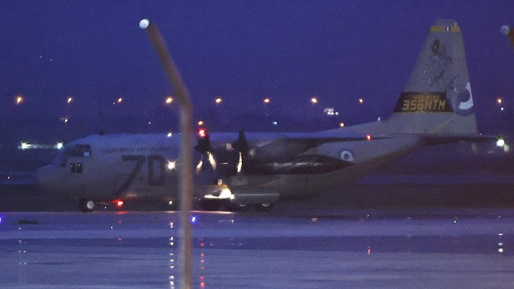 Στη Θεσσαλονίκη το C-130 με τις σορούς των επτά οπαδών του ΠΑΟΚ που σκοτώθηκαν στη Ρουμανία - Συγκίνηση στο τρισάγιο στην Τιμισοάρα