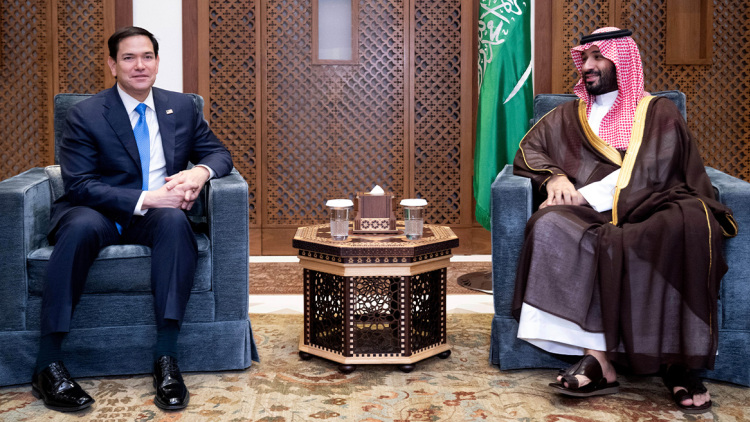 Axios: Σαουδάραβες και Ισραηλινοί αξιωματούχοι στην Ουάσινγκτον συζητούν για αμερικανικά πλήγματα κατά του Ιράν