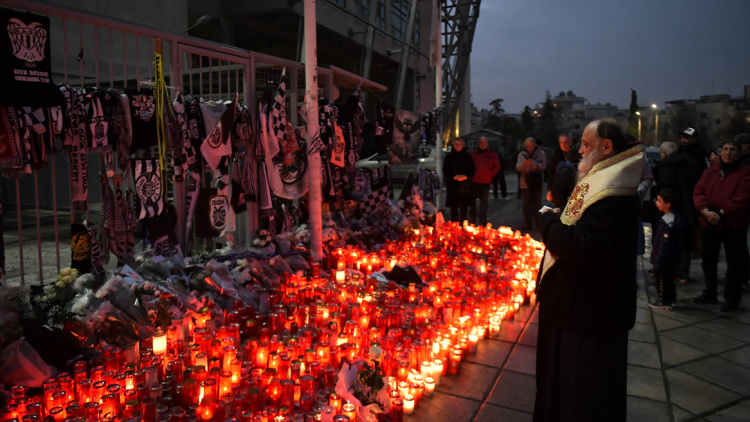 Στη Θεσσαλονίκη το C-130 με τις σορούς των επτά οπαδών του ΠΑΟΚ που σκοτώθηκαν στη Ρουμανία - Τρισάγιο στην Τούμπα