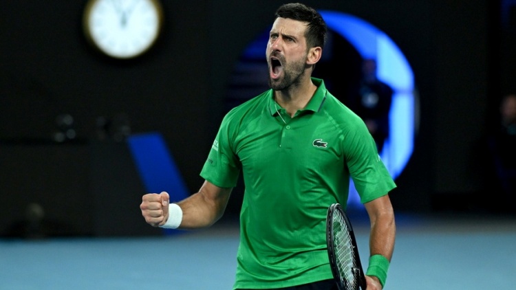 Τεράστιος Τζόκοβιτς «αποκαθήλωσε» τον Σίνερ και οδεύει προς τον 11ο τίτλο του στο Australian Open
