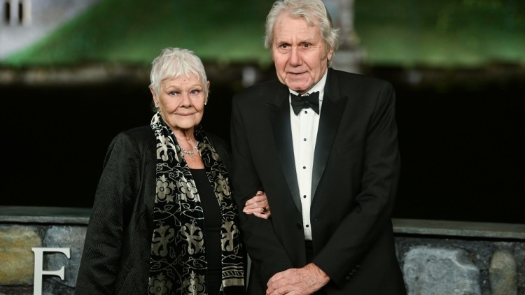 Τζούντι Ντεντς: «Δεν βλέπω τίποτα» απάντησε σε φωτογράφους που της ζήτησαν να κοιτάξει την κάμερα (βίντεο)
