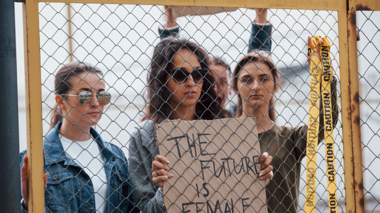 Η Γαλλία προχωρά στην κατάργηση της έννοιας του «συζυγικού καθήκοντος»
