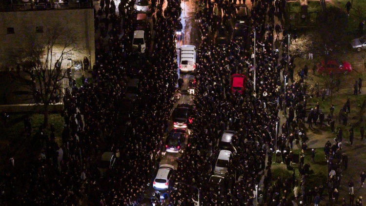 Σε Θεσσαλονίκη και Πιερία οι πρώτες κηδείες των 7 οπαδών του ΠΑΟΚ που σκοτώθηκαν στη Ρουμανία, ράγισαν καρδιές στην Τούμπα