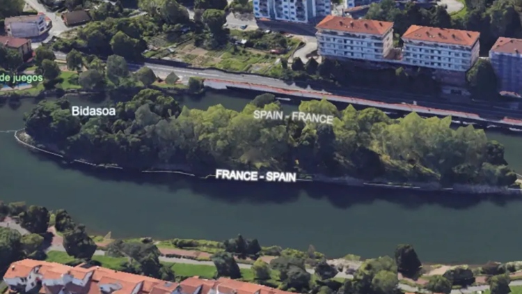 Το μικρό νησί που αλλάζει... χώρα κάθε έξι μήνες