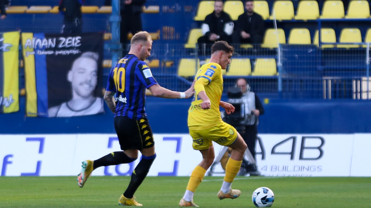 Παναιτωλικός - Άρης 0-0 (A' ημίχρονο): Live ο αγώνας στο Αγρίνιο, με 10 οι γηπεδούχοι 