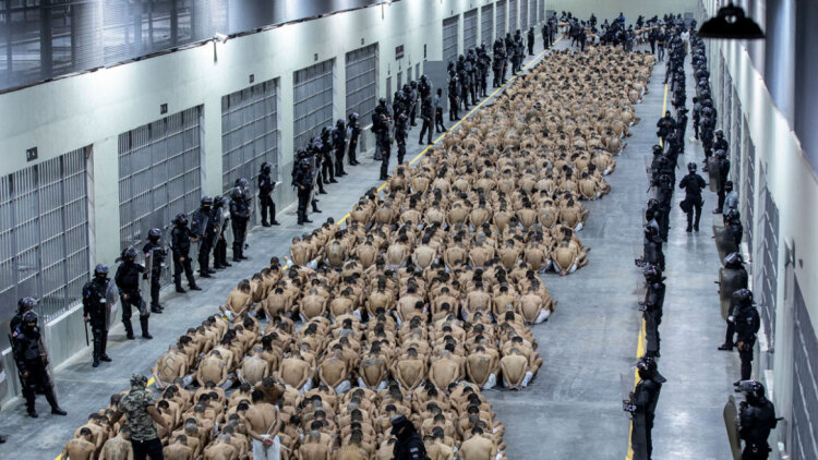 Στη «φυλακή των συμμοριών» του Ελ Σαλβαδόρ ο εκλεγμένος πρόεδρος της Χιλής 