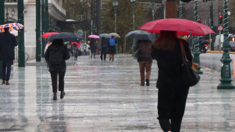 Ήχησε το 112 σε πέντε περιοχές της δυτικής Ελλάδας για την κακοκαιρία, θα «χτυπήσει» την Αττική σε δύο φάσεις, live η πορεία της