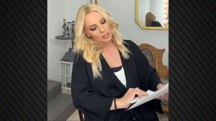 Viral το βίντεο της Πέγκυς Ζήνα όπου μεταμορφώνεται σε Αμαλία από το Παρά Πέντε και τραγουδά το «Ματώνω»