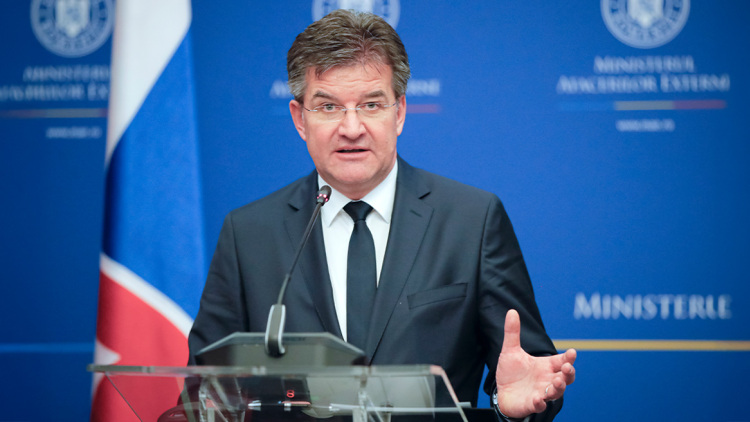 Παραιτήθηκε ο σύμβουλος εθνικής ασφαλείας της Σλοβακίας μετά τη δημοσίευση μηνυμάτων του με τον Επστάιν