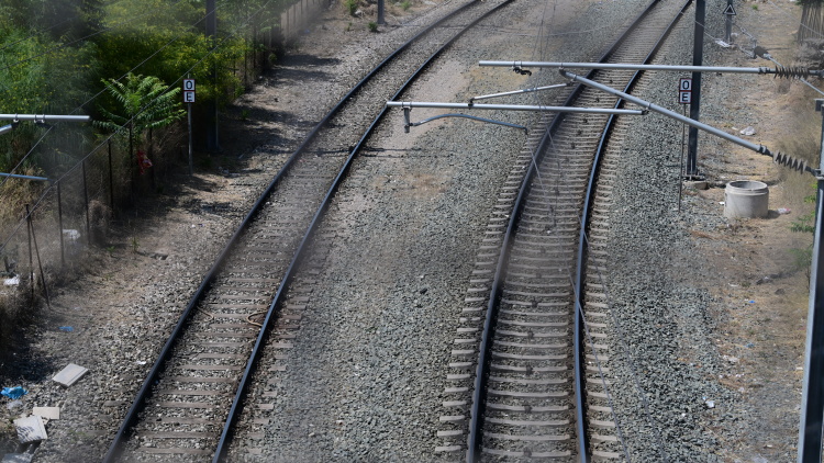 Διεκόπη η κυκλοφορία των τρένων στο τμήμα Σίνδος - Θεσσαλονίκη λόγω πυρκαγιάς