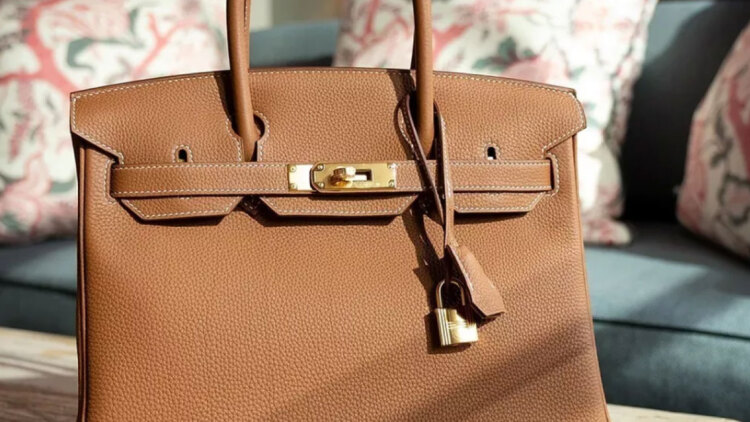 Το Βιετνάμ πουλά τσάντες Birkin για να καλύψει απάτη δισεκατομμυρίων