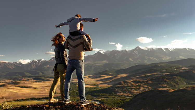 Οικογένεια ζει μόνη της στην κορυφή ενός βουνού εδώ και 50 χρόνια
