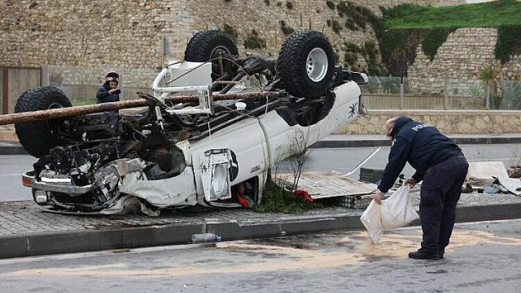 Τροχαίο στο Ηράκλειο, ντελαπάρισε αυτοκίνητο, δείτε φωτογραφίες
