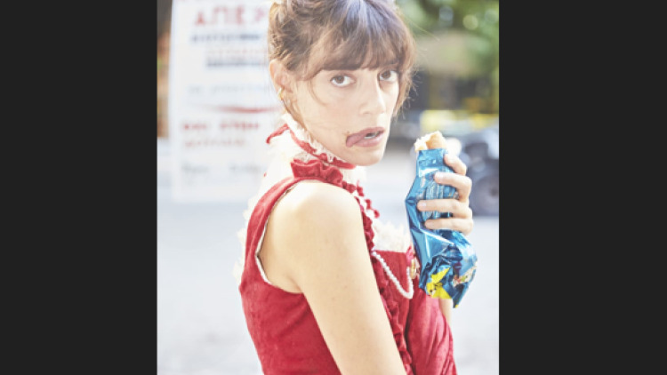 Χριστίνα Χειλά-Φαμέλη: Υποδύεται την Μαρία Αντουανέτα στη σκηνή του Θεάτρου του Νέου Κόσμου