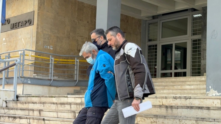 Στη φυλακή οι δύο κατηγορούμενοι για τη διπλή δολοφονία στην Θεσσαλονίκη: Δεν απάντησε σε καμία ερώτηση ο 52χρονος