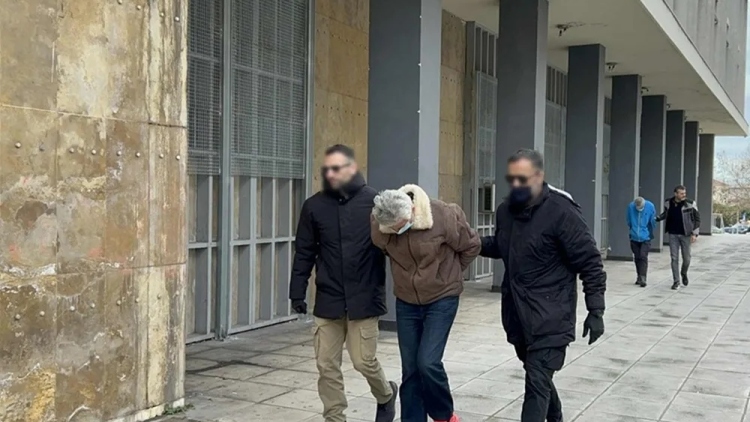 Θεσσαλονίκη: Στον ανακριτή οι συλληφθέντες για την δολοφονία των δύο γυναικών σε υπόγειο στη Μενεμένη, δείτε βίντεο