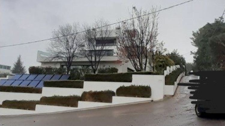 Πλειστηριασμοί: Η βίλα στο Πανόραμα, τα ακίνητα στη Μύκονο και οι επώνυμοι που… βγαίνουν στη σέντρα (pics)