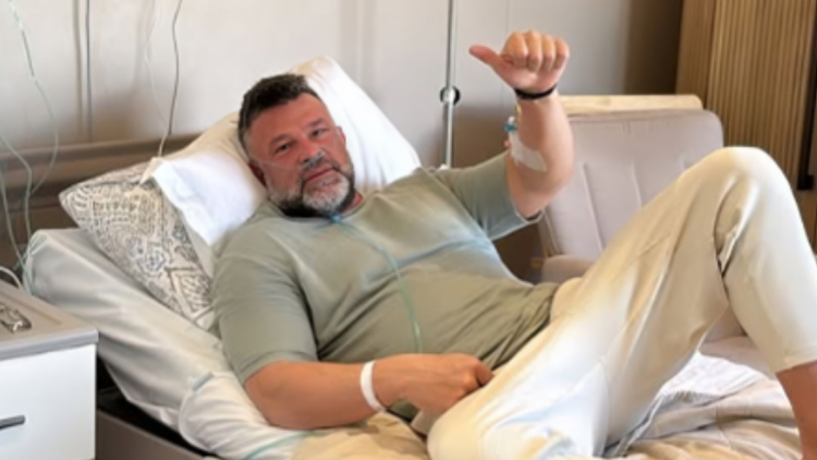 Στο νοσοκομείο ο Κώστας Σόμμερ: Προσέξτε την υγεία σας, γράφει