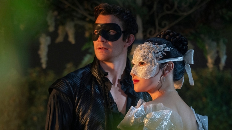 Πώς η ερωτική σκηνή στη σκάλα αποκάλυψε την άγνωστη πλευρά του Μπένεντικτ στο Bridgerton