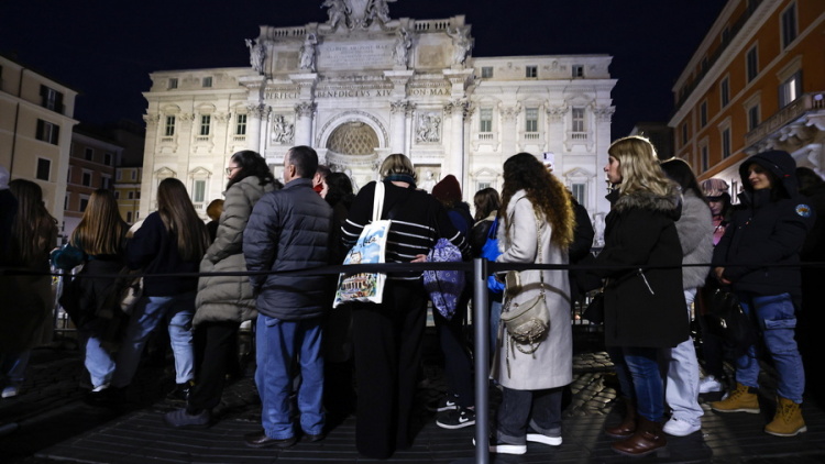 Παρατράγουδα με τα κέρματα τις πρώτες ημέρες εφαρμογής του εισιτηρίου στη Φοντάνα ντι Τρέβι