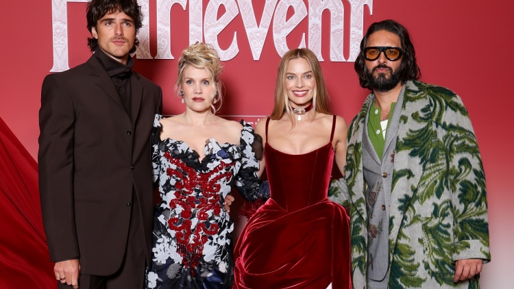 Τζέικομπ Ελόρντι: Η χειρονομία του προς τη Μάργκοτ Ρόμπι που ενισχύει τις φήμες του ειδυλλίου τους (βίντεο)