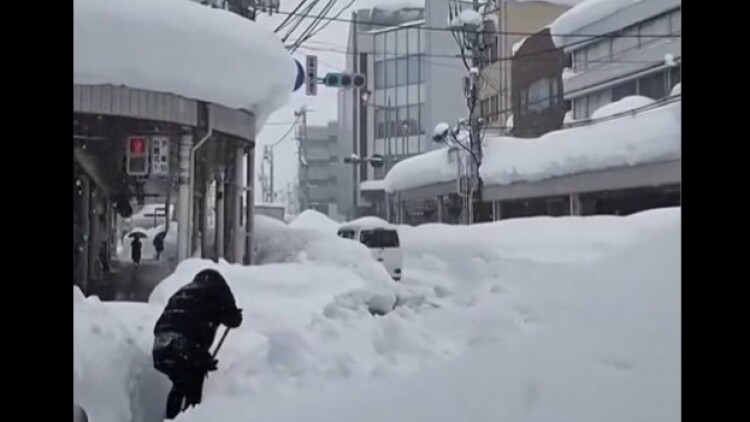 Ιαπωνία: Σφοδρές χιονοπτώσεις στοίχισαν τη ζωή σε 30 ανθρώπους