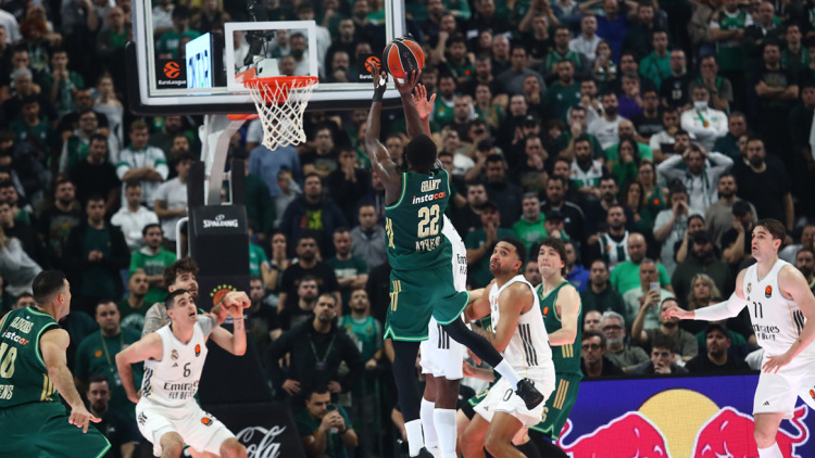 Ο Γκραντ έκανε δώρο γενεθλίων στον Παναθηναϊκό και υπέγραψε τη νίκη θρίλερ επί της Ρεάλ Μαδρίτης με 82-81