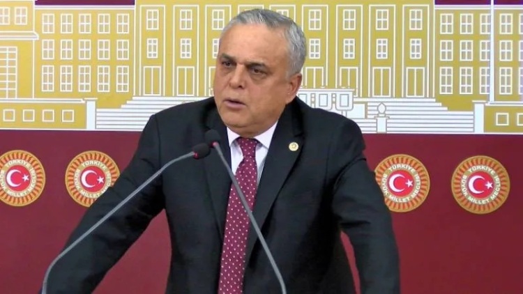 Εδώ έχουμε την Ελλάδα να απειλεί κι εσείς ζητάτε αυξήσεις, λέει  βουλευτής του κόμματος Ερντογάν για τους συνταξιούχους στην Τουρκία