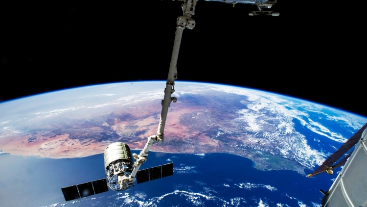 Κατασκοπεία και στο Διάστημα: Ρωσικά οχήματα φέρεται να έχουν υποκλέψει επικοινωνίες από κρίσιμους ευρωπαϊκούς δορυφόρους 