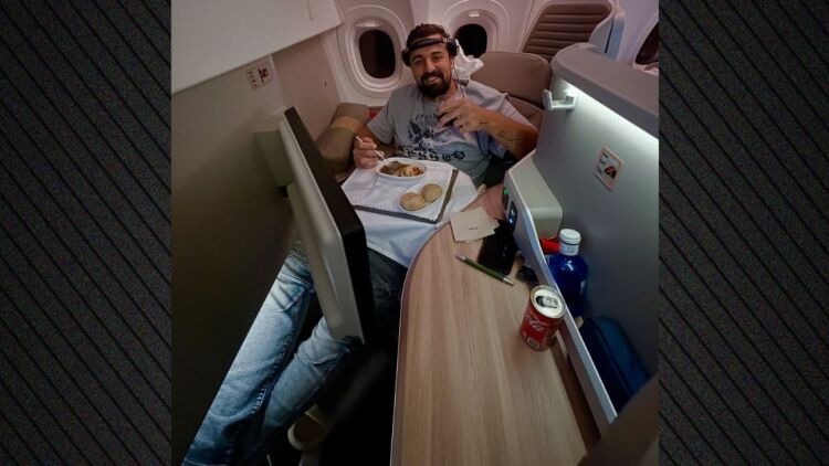 Ο Gio επιστρέφει Ελλάδα μετά την οικειοθελή αποχώρηση από το Survivor, η ανάρτηση μέσα από το αεροπλάνο