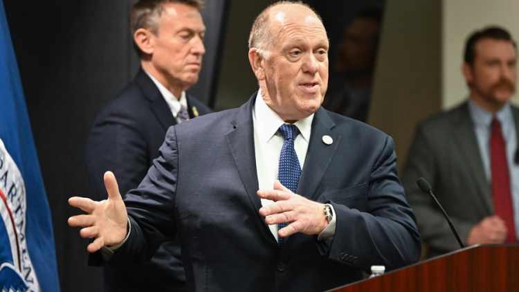 Η κυβέρνηση Τραμπ αποσύρει 700 πράκτορες της ICE από τη Μινεσότα