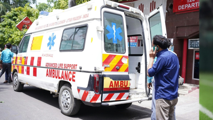 Τραγωδία στην Ινδία: Μητέρα πήρε τα τηλέφωνα από τις ανήλικες κόρες της και εκείνες πήδηξαν από τον 9ο όροφο