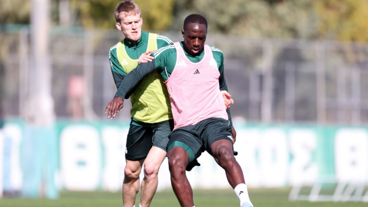 Παναθηναϊκός: Ο Σισοκό χάνει το ματς με τον ΠΑΟΚ μετά από χτύπημα στην προπόνηση